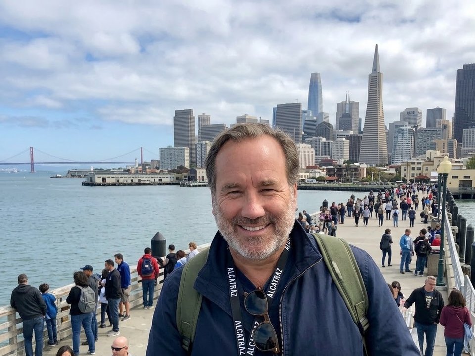 Tourist Chuck. Somehow still 'beautiful people' to the guy taking the photo.
